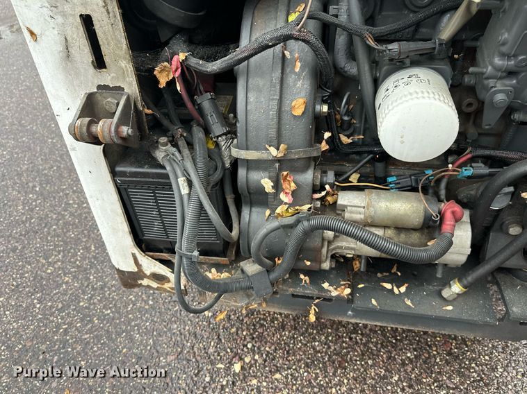 image for item EL0029 2004 Bobcat S250 skid steer loader