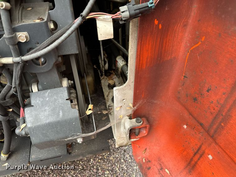 image for item EL0029 2004 Bobcat S250 skid steer loader