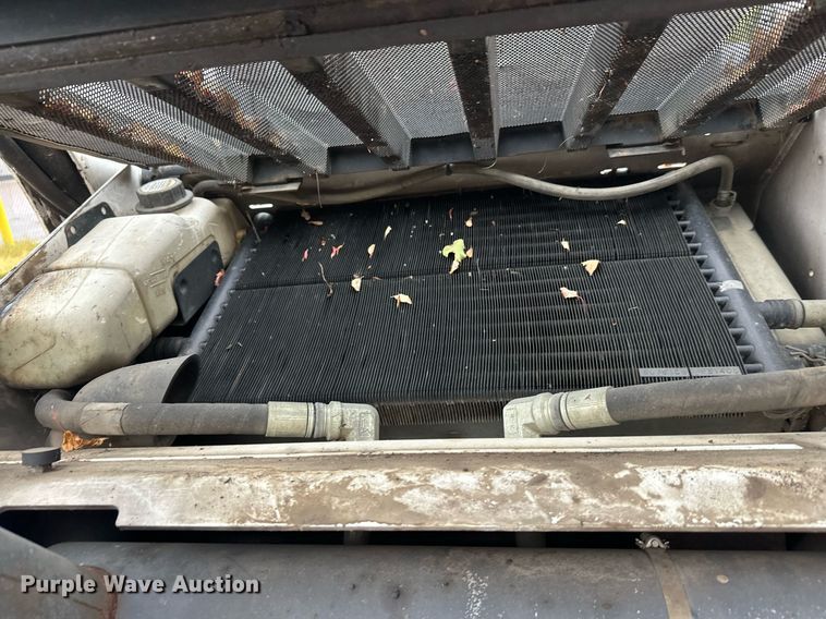 image for item EL0029 2004 Bobcat S250 skid steer loader