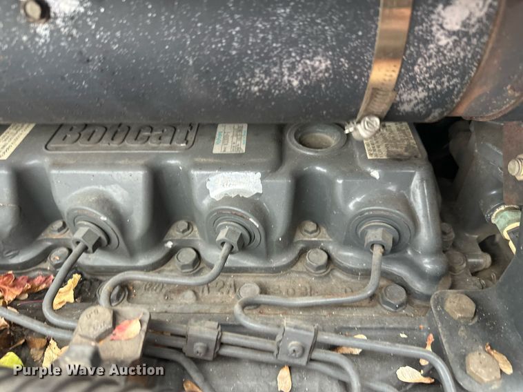 image for item EL0029 2004 Bobcat S250 skid steer loader