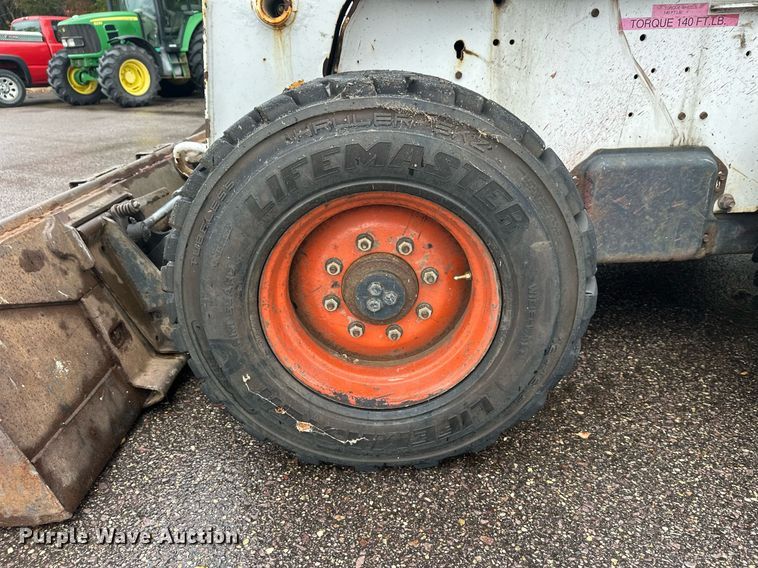 image for item EL0029 2004 Bobcat S250 skid steer loader