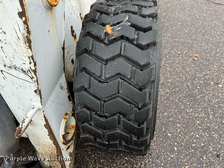 image for item EL0029 2004 Bobcat S250 skid steer loader