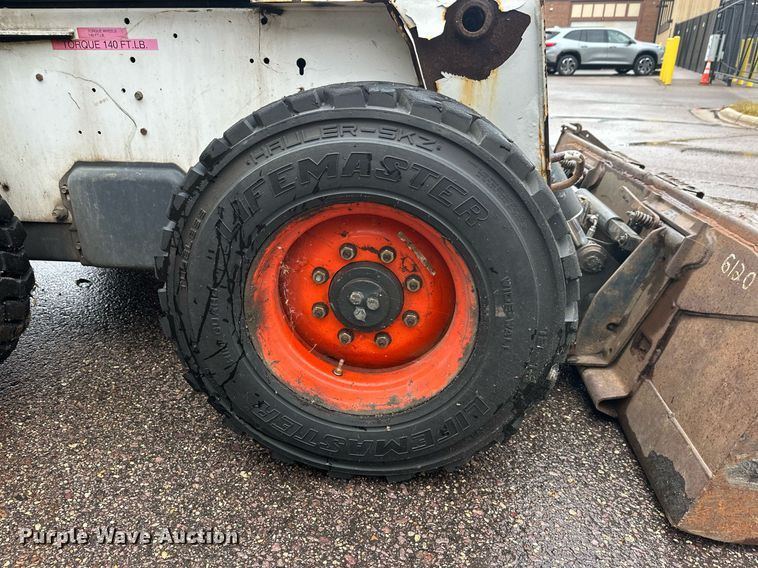 image for item EL0029 2004 Bobcat S250 skid steer loader