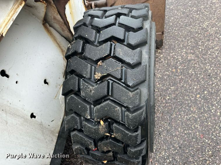 image for item EL0029 2004 Bobcat S250 skid steer loader