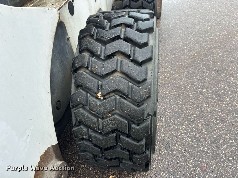 image for item EL0029 2004 Bobcat S250 skid steer loader