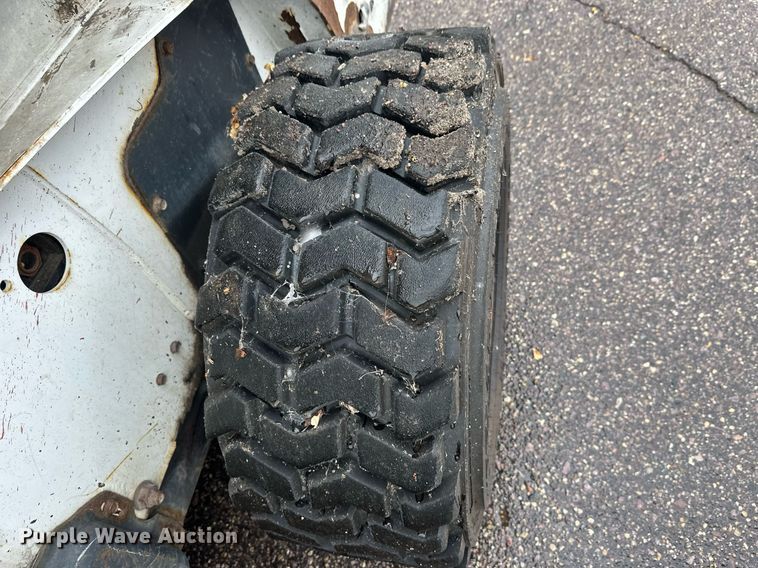 image for item EL0029 2004 Bobcat S250 skid steer loader