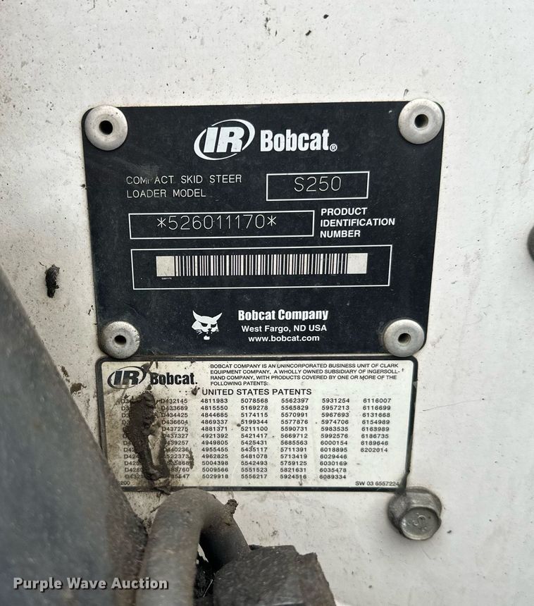 image for item EL0029 2004 Bobcat S250 skid steer loader