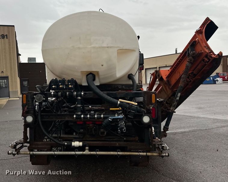 image for item EL0030 2010 International 7400 hook lift truck