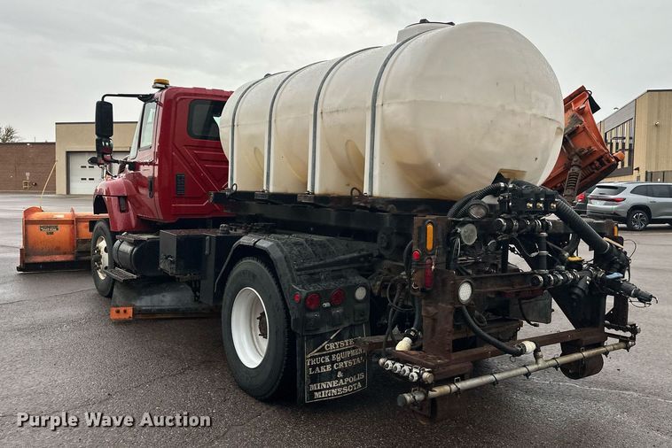 image for item EL0030 2010 International 7400 hook lift truck