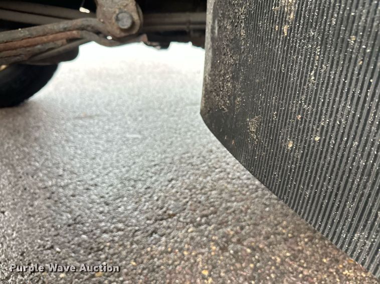 image for item EL0030 2010 International 7400 hook lift truck