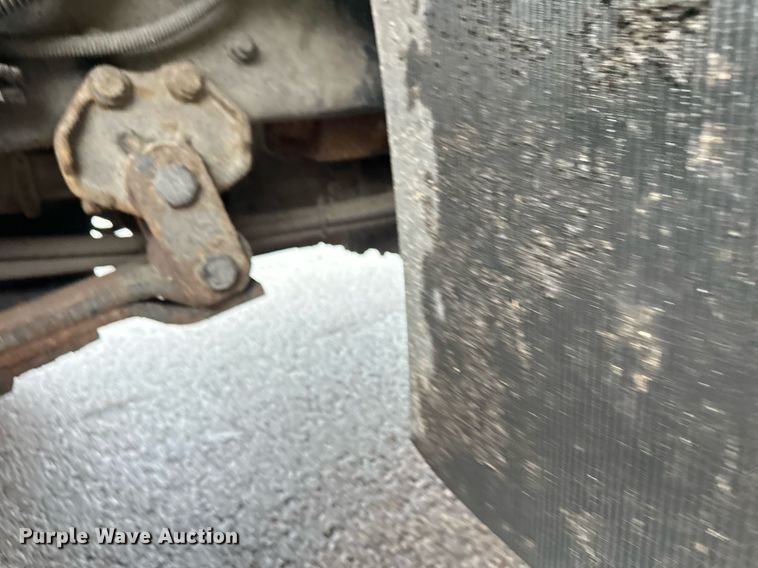 image for item EL0030 2010 International 7400 hook lift truck