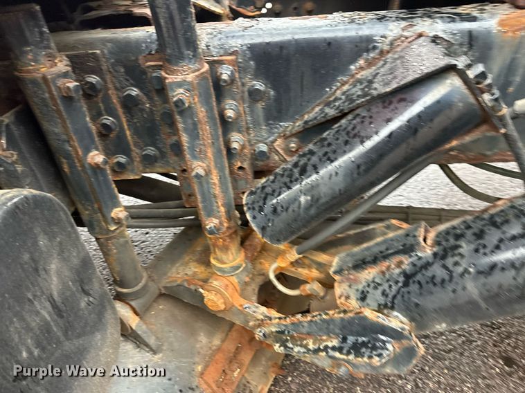 image for item EL0030 2010 International 7400 hook lift truck