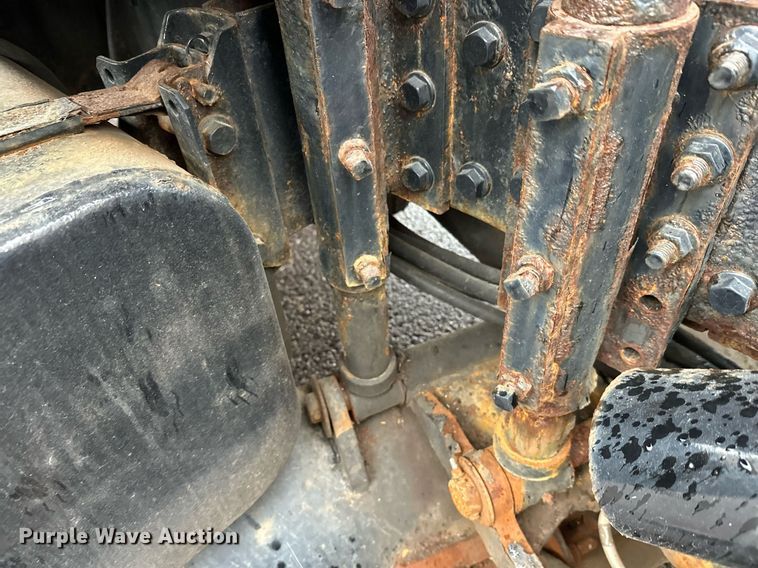 image for item EL0030 2010 International 7400 hook lift truck