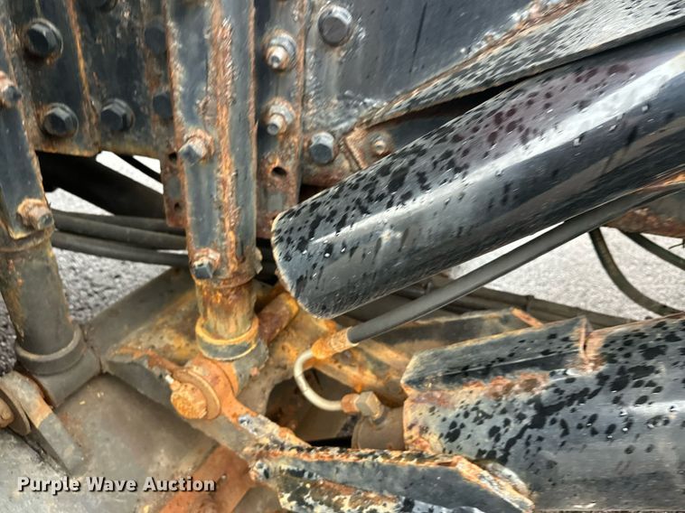 image for item EL0030 2010 International 7400 hook lift truck