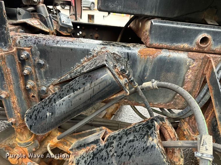 image for item EL0030 2010 International 7400 hook lift truck