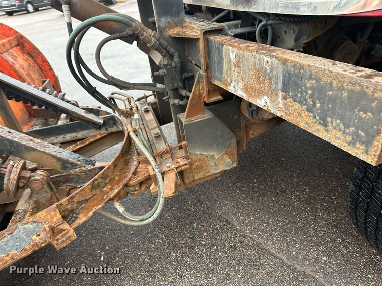 image for item EL0030 2010 International 7400 hook lift truck