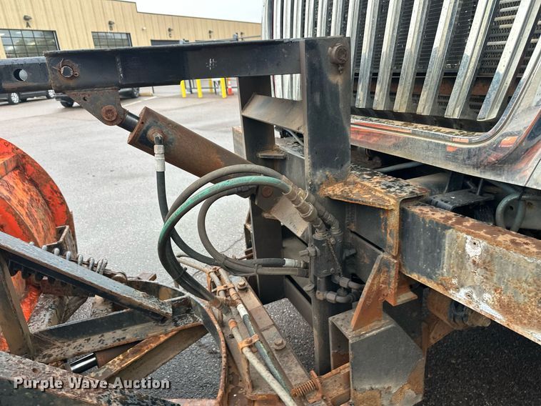 image for item EL0030 2010 International 7400 hook lift truck