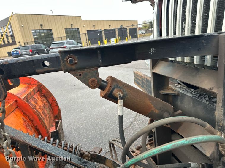 image for item EL0030 2010 International 7400 hook lift truck