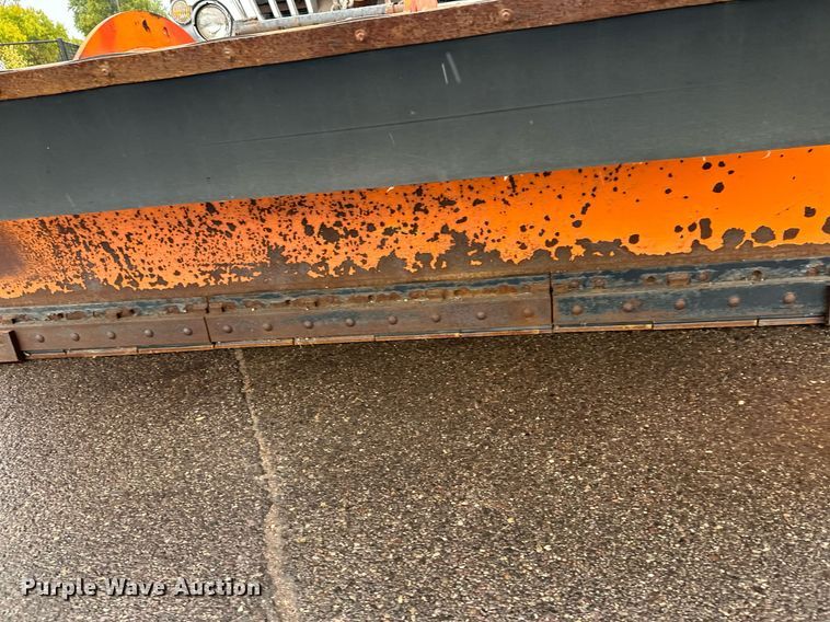 image for item EL0030 2010 International 7400 hook lift truck