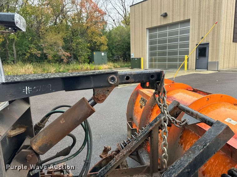 image for item EL0030 2010 International 7400 hook lift truck