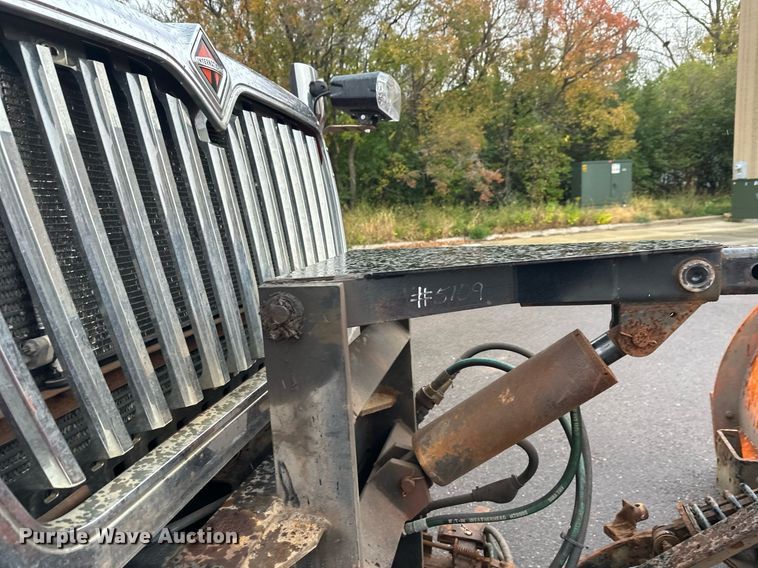 image for item EL0030 2010 International 7400 hook lift truck