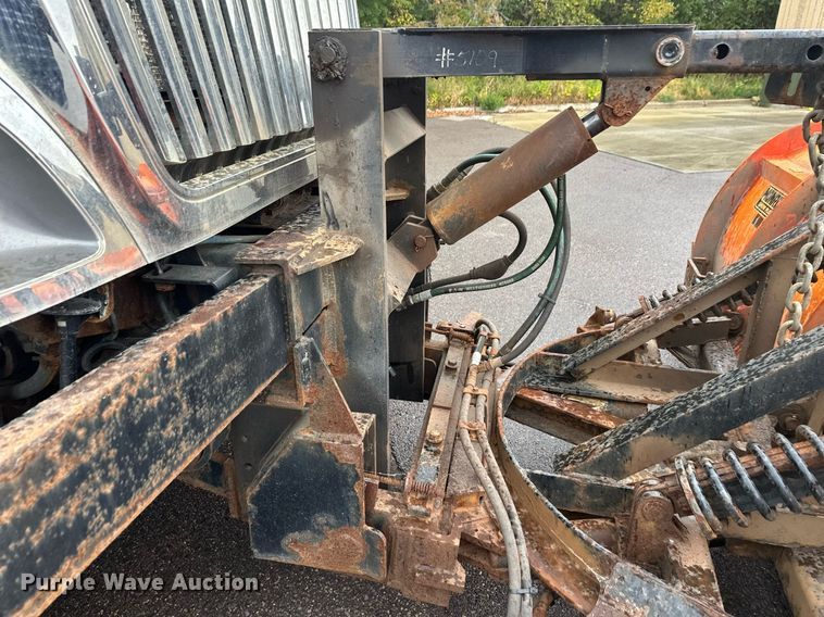 image for item EL0030 2010 International 7400 hook lift truck