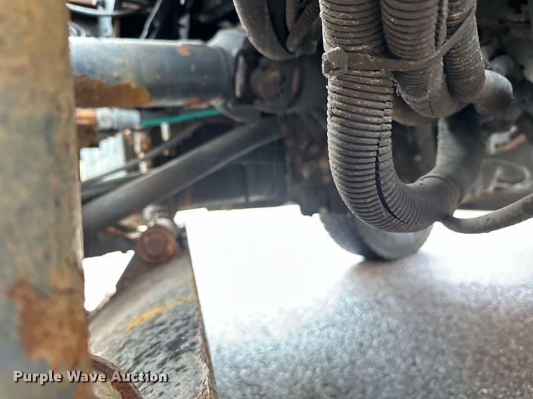 image for item EL0030 2010 International 7400 hook lift truck