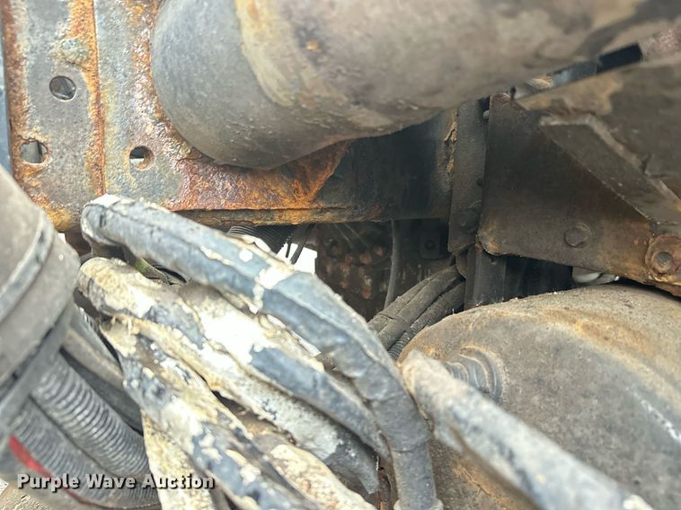 image for item EL0030 2010 International 7400 hook lift truck