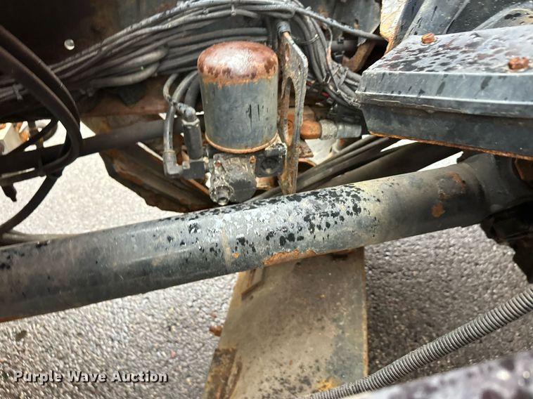 image for item EL0030 2010 International 7400 hook lift truck