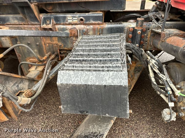 image for item EL0030 2010 International 7400 hook lift truck