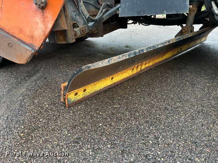 image for item EL0030 2010 International 7400 hook lift truck