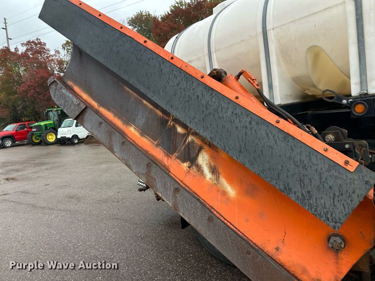 image for item EL0030 2010 International 7400 hook lift truck