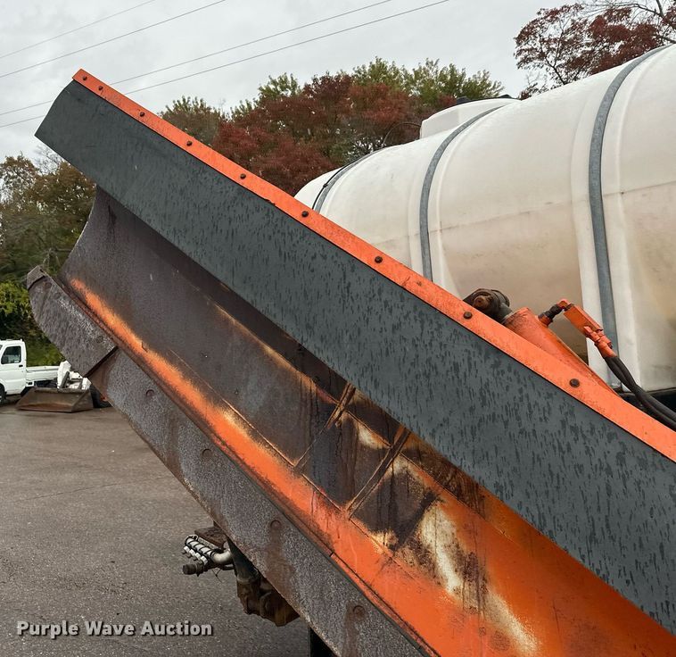 image for item EL0030 2010 International 7400 hook lift truck