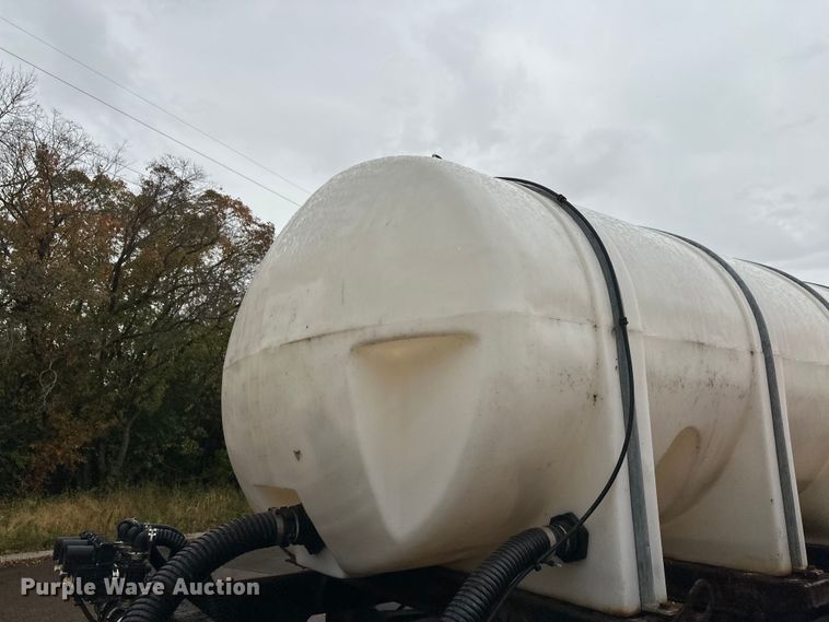 image for item EL0030 2010 International 7400 hook lift truck