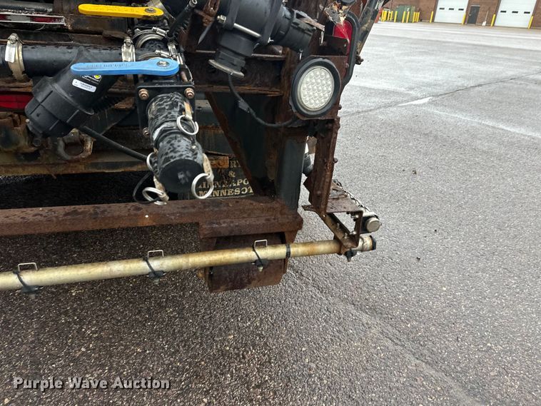 image for item EL0030 2010 International 7400 hook lift truck