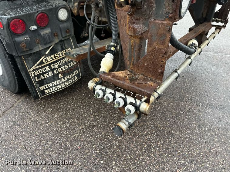 image for item EL0030 2010 International 7400 hook lift truck