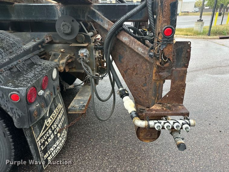 image for item EL0030 2010 International 7400 hook lift truck