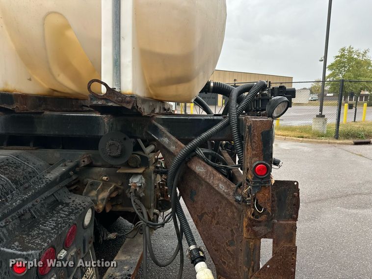 image for item EL0030 2010 International 7400 hook lift truck