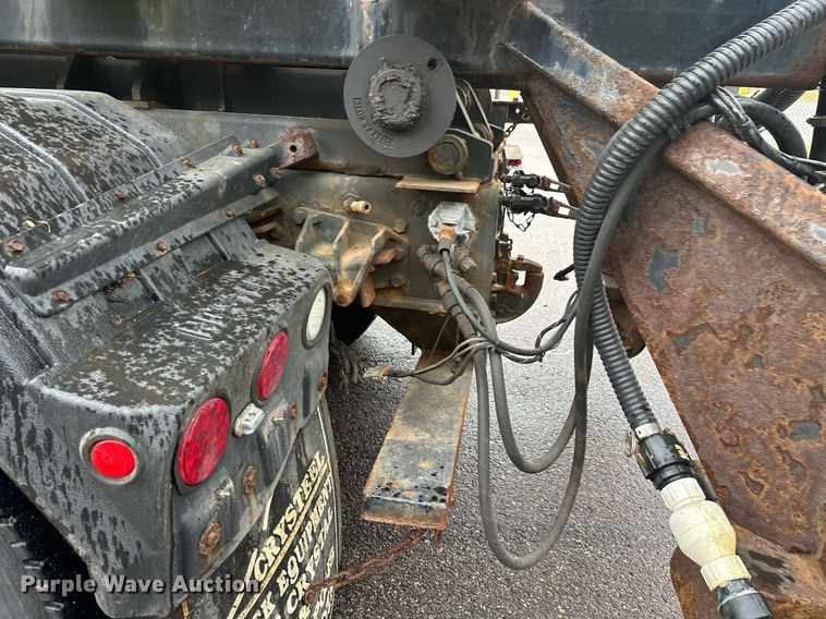 image for item EL0030 2010 International 7400 hook lift truck