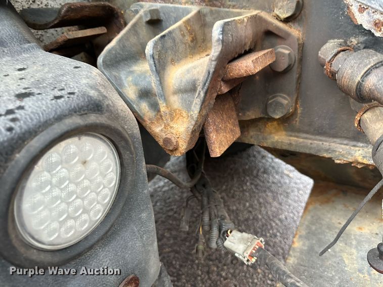 image for item EL0030 2010 International 7400 hook lift truck