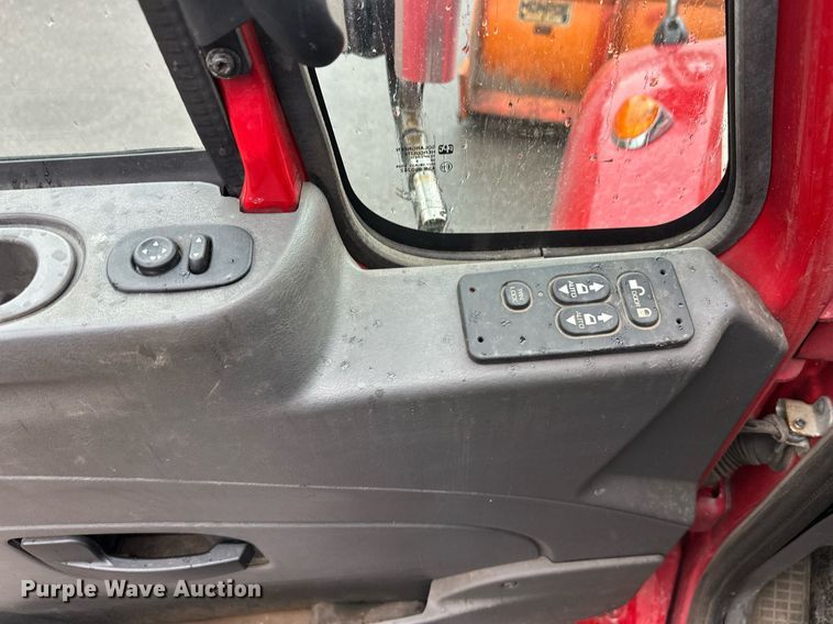 image for item EL0030 2010 International 7400 hook lift truck