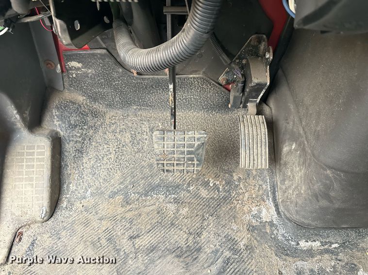 image for item EL0030 2010 International 7400 hook lift truck