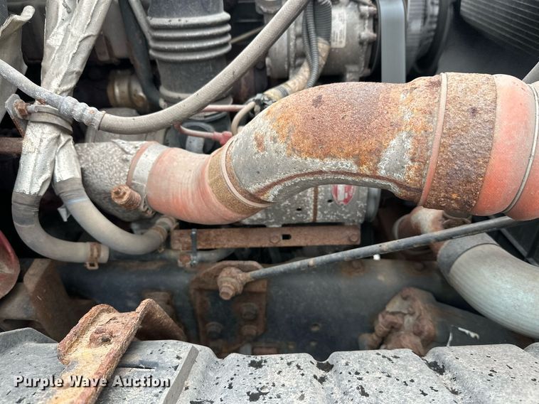 image for item EL0030 2010 International 7400 hook lift truck