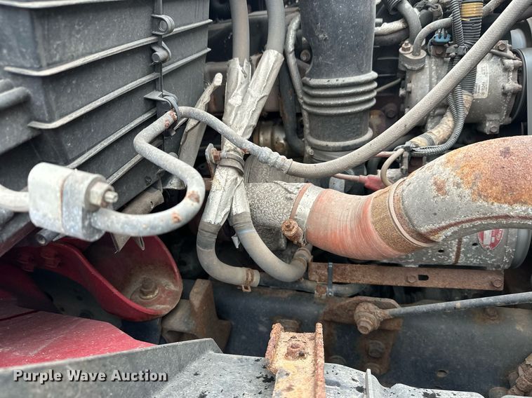 image for item EL0030 2010 International 7400 hook lift truck