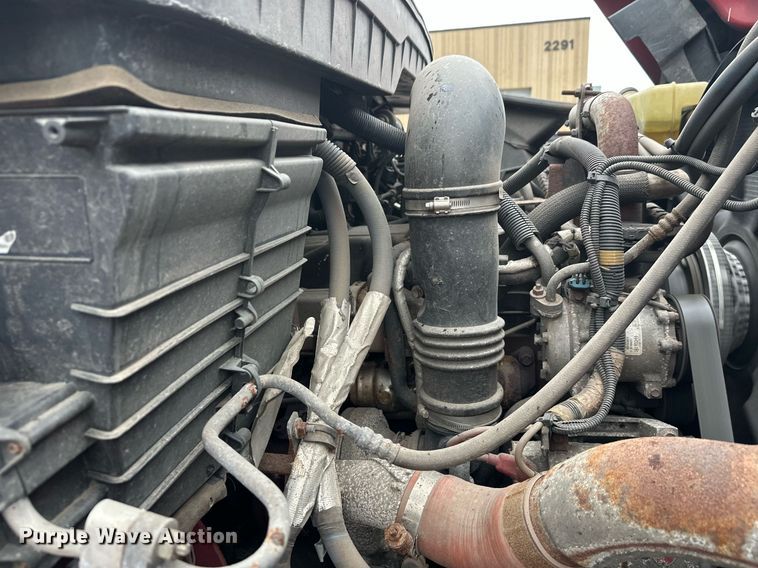 image for item EL0030 2010 International 7400 hook lift truck