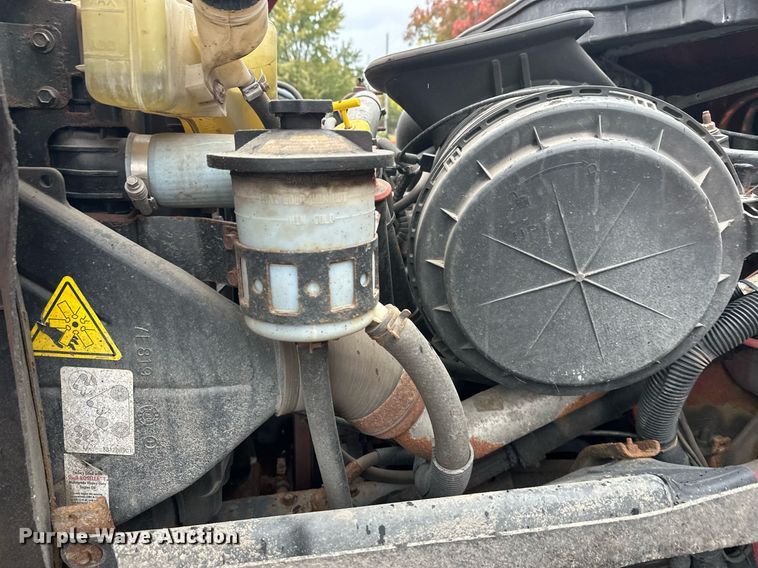 image for item EL0030 2010 International 7400 hook lift truck