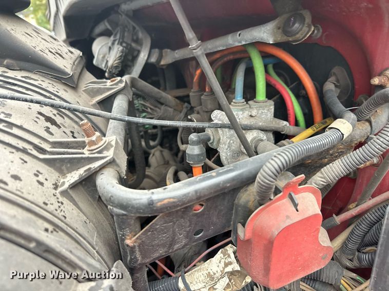 image for item EL0030 2010 International 7400 hook lift truck