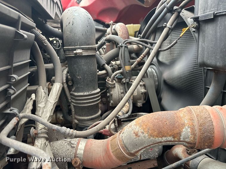 image for item EL0030 2010 International 7400 hook lift truck