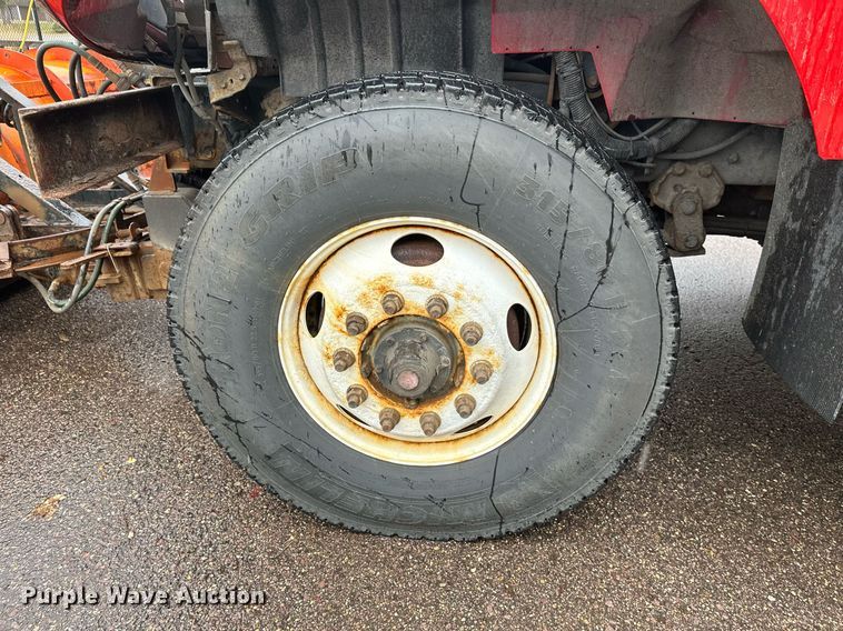 image for item EL0030 2010 International 7400 hook lift truck