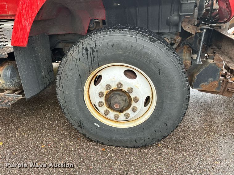 image for item EL0030 2010 International 7400 hook lift truck